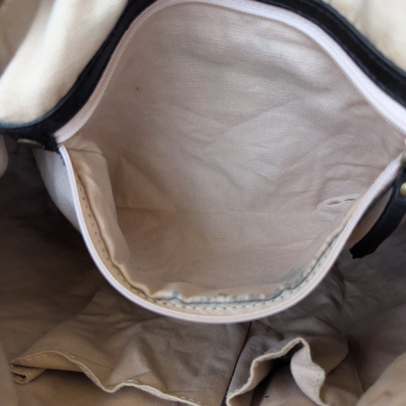 Isabella Fiore Black and Cream Shoulder Bag - Picture 14 of 14